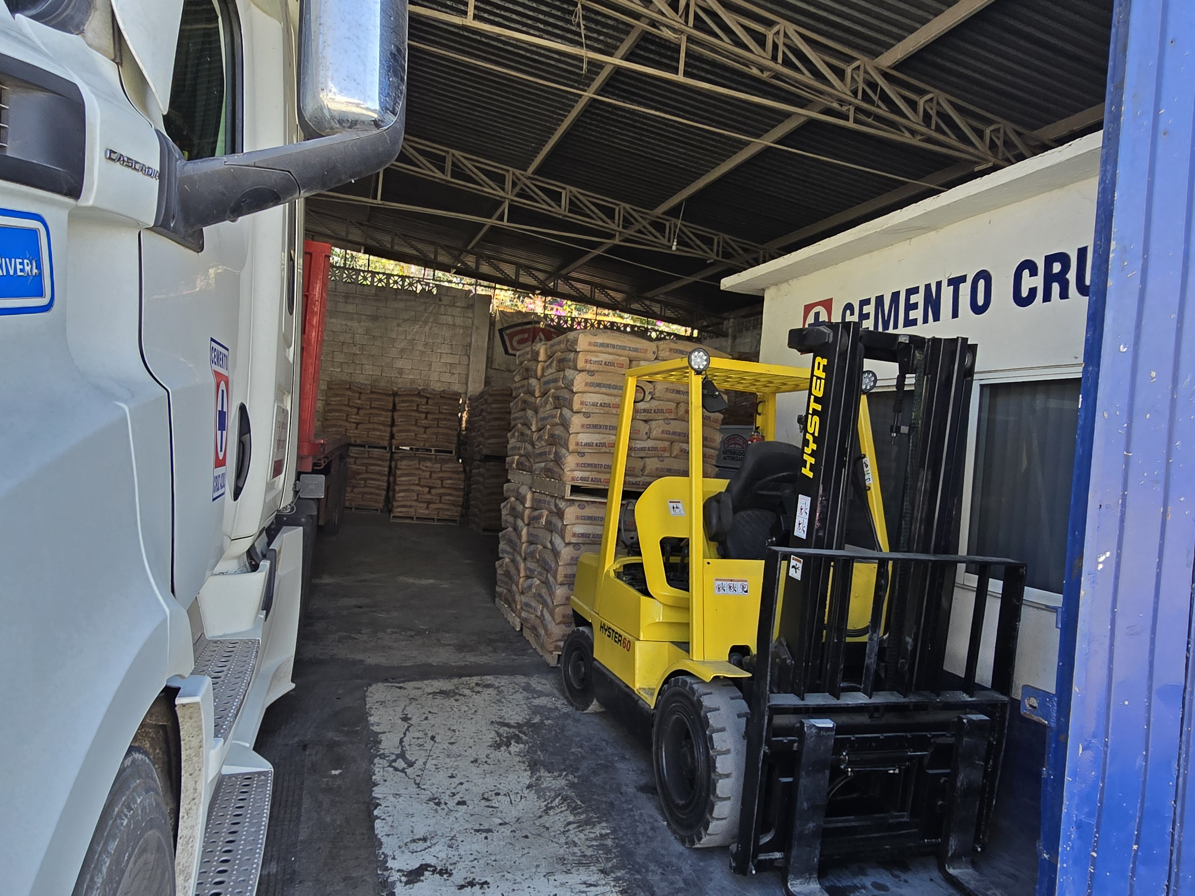 Instalaciones y almacenamiento de bultos de cemento